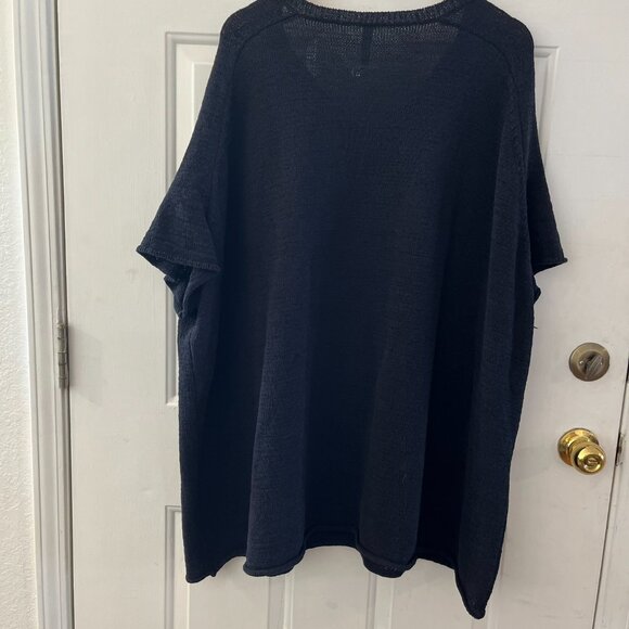 Rundholz Woman's Black Over-Sized Knit Lagoon-Look Short Sleeved Heavy Sweater - Picture 5 of 8